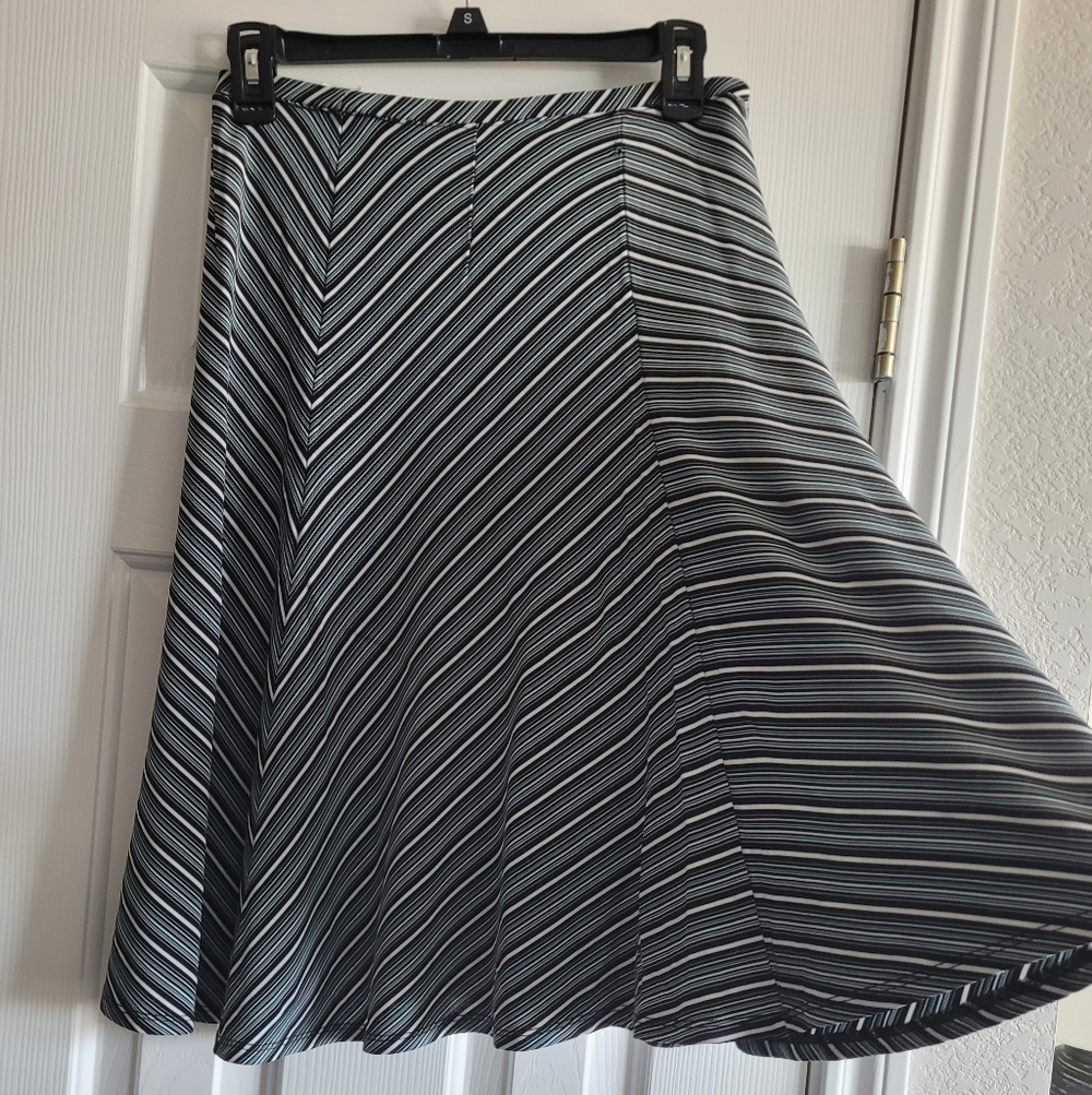 XS LOFT Swing Skirt!